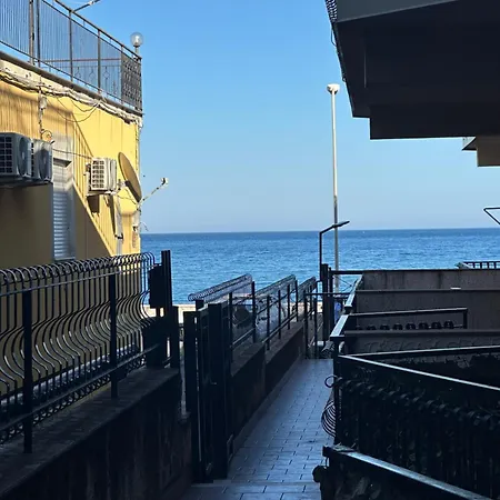 Casa Sul Vicolo - Fronte Mare بيت للعطل *